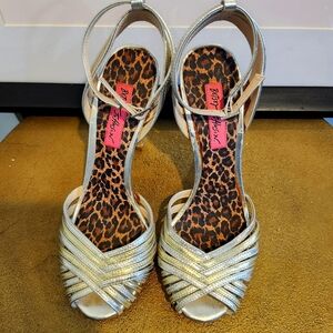 💓Betsey Johnson Metallic Heels- 6.5